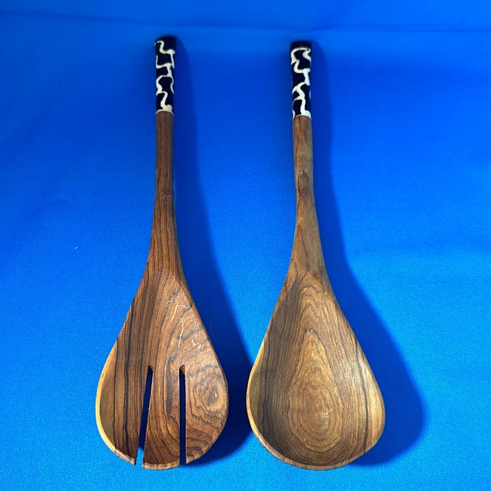 Beautiful wood and animal print design African salad fork & spoon set EUC 11.5”